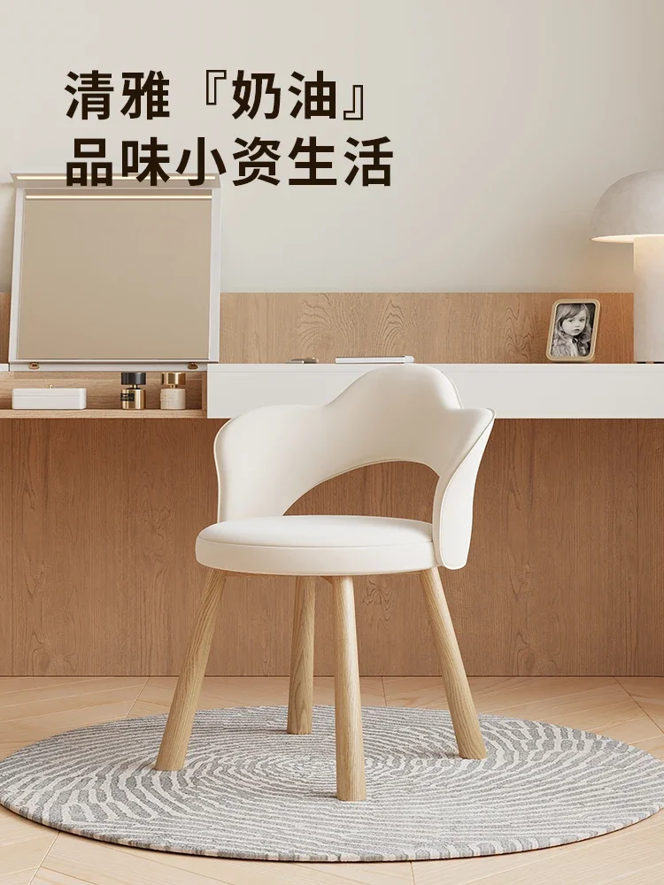 Cream style bedroom simple lig - Makeup Master Beauty Salon recensie en prijs
